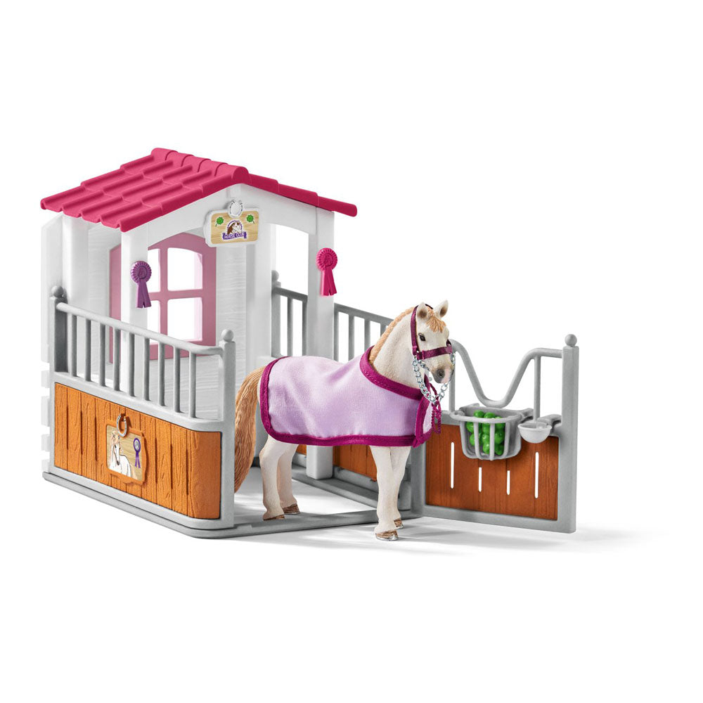 Horse Club Horse Stall With Lusitano Mare Horse Toy Figure